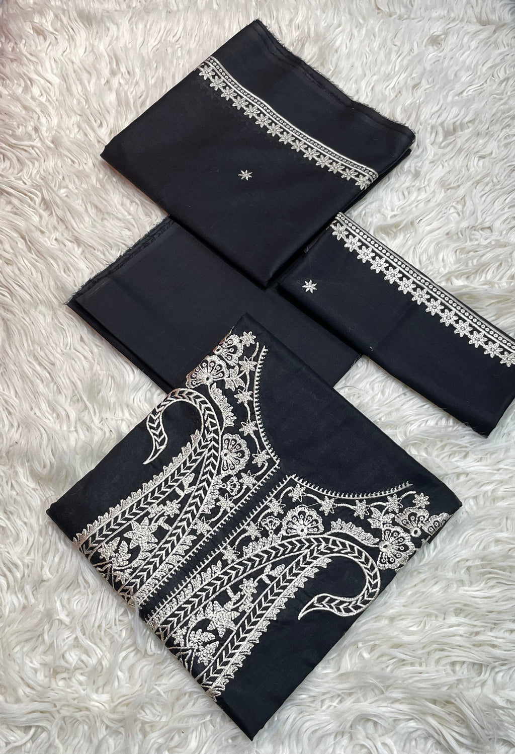 Maria B 3Pc Lawn Embroidered Suit