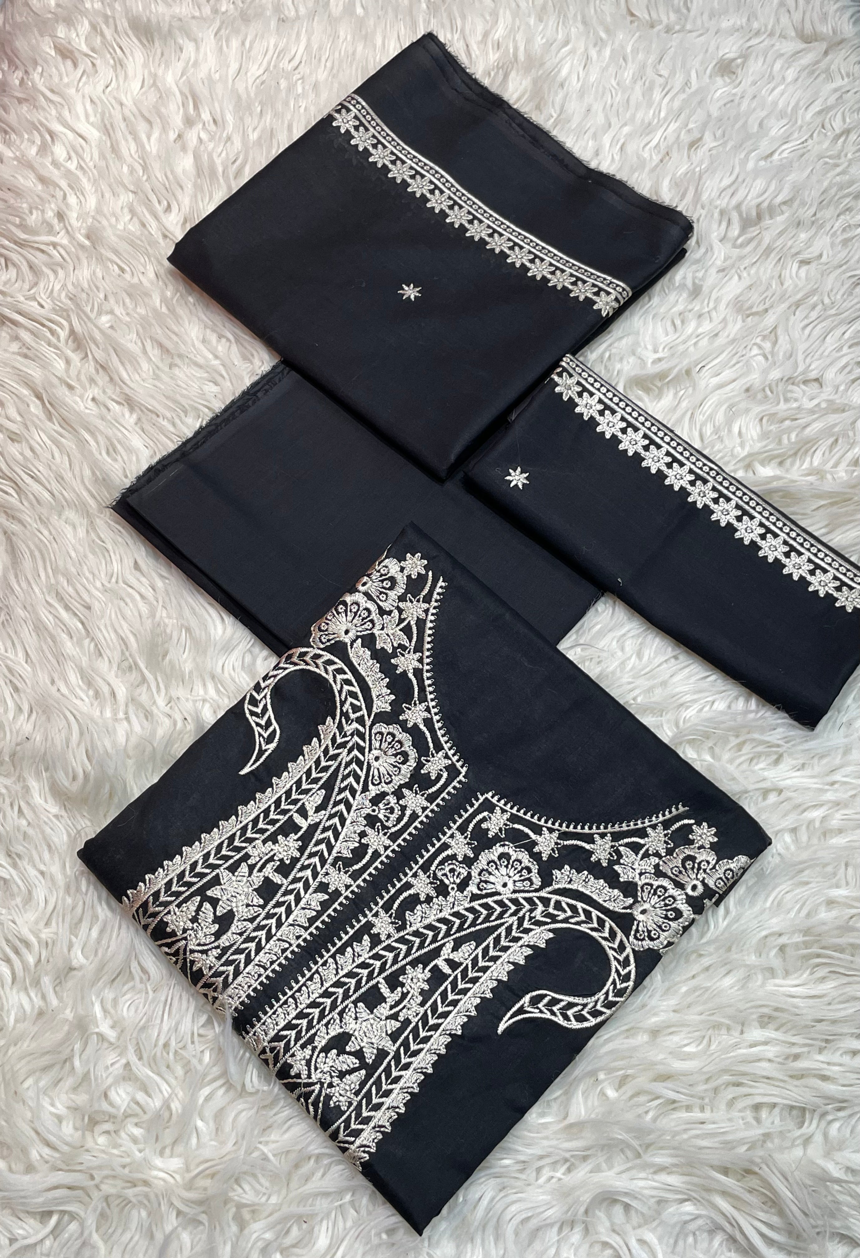 Maria B 3Pc Lawn Embroidered Suit