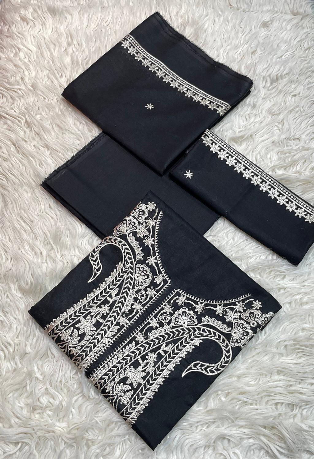 Maria B 3Pc Lawn Embroidered Suit