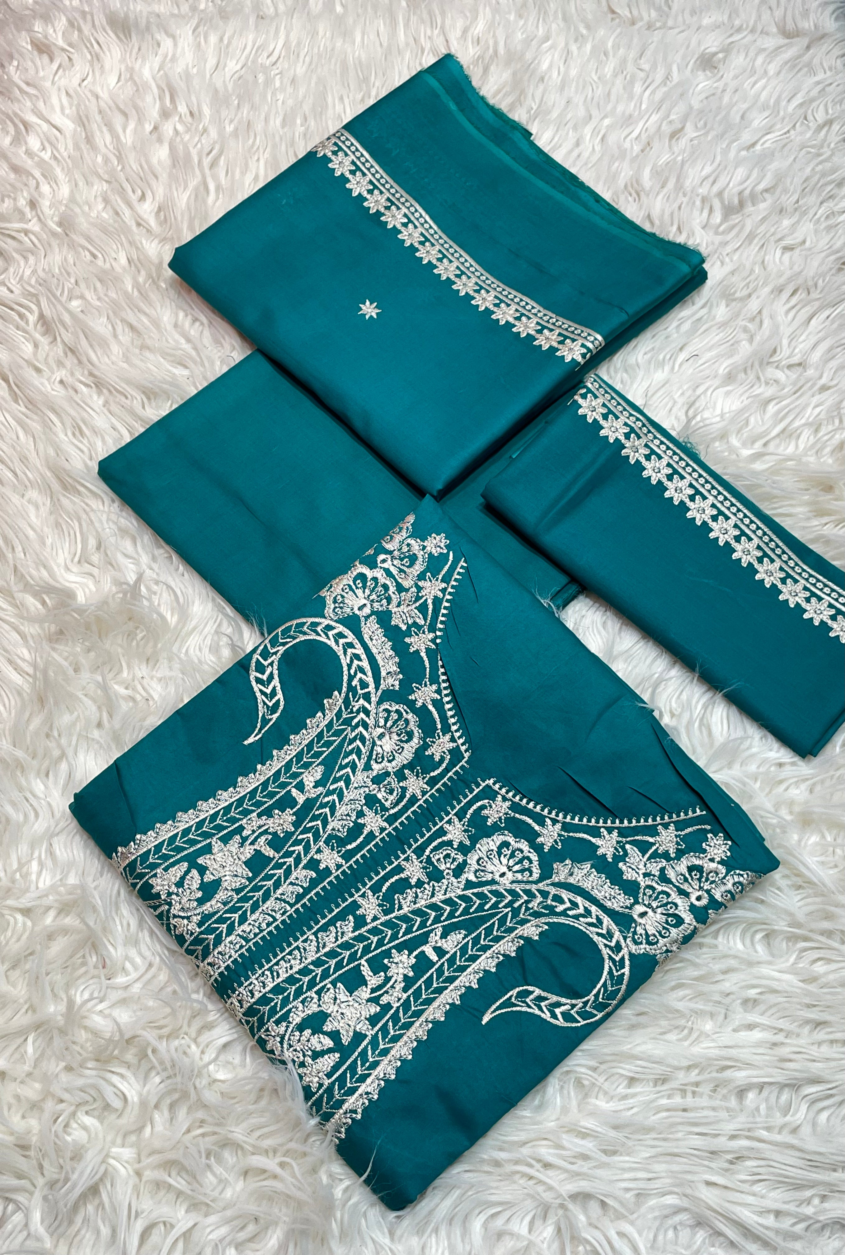 Maria B 3Pc Lawn Embroidered Suit